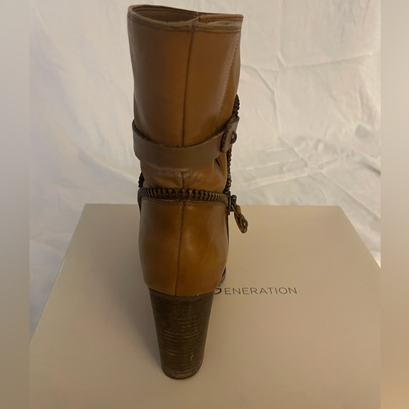 BCBGeneration Clown boot size 7.5 in acorn - Picture 9 of 10